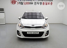 기아 더 뉴 프라이드 5DR 1.6 GDI 프레스티지 차량 이미지