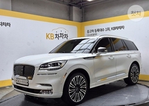 권두현 인증딜러의 판매 중인 에비에이터 2세대 3.0 블랙라벨 AWD 중고차